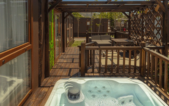  New Sherwood 3 Bedroom Cottage with Jacuzzi